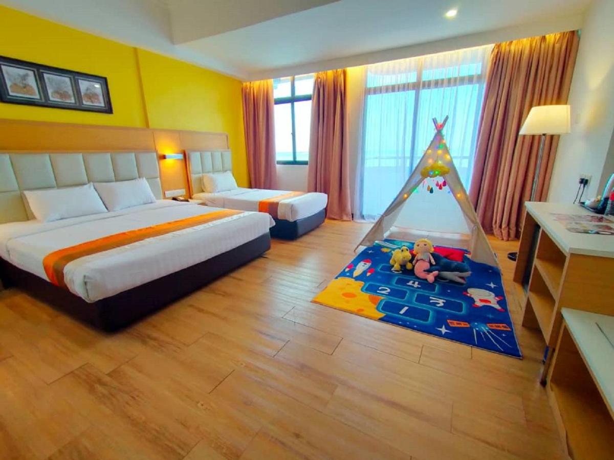 Hotel Sentral Seaview @ ​Beachfront Tanjung Bungah  Bagian luar foto